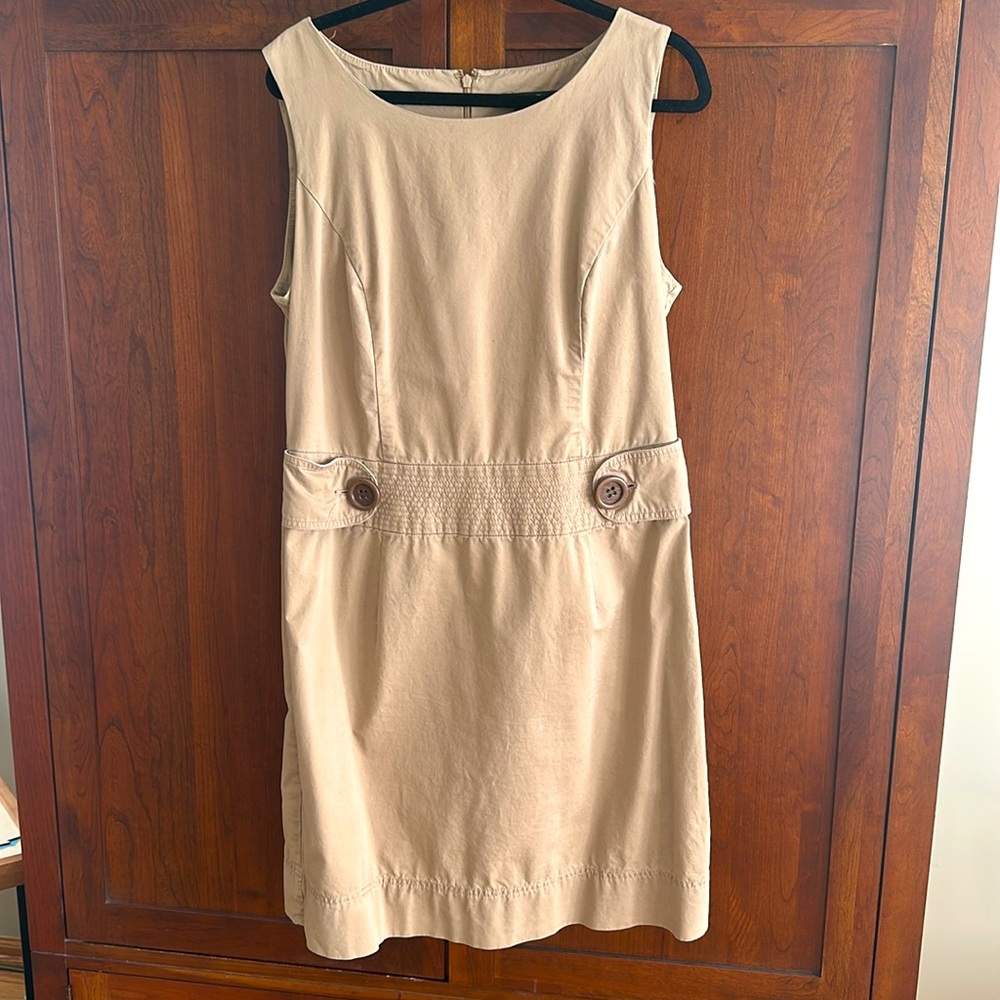 Sleeveless dress